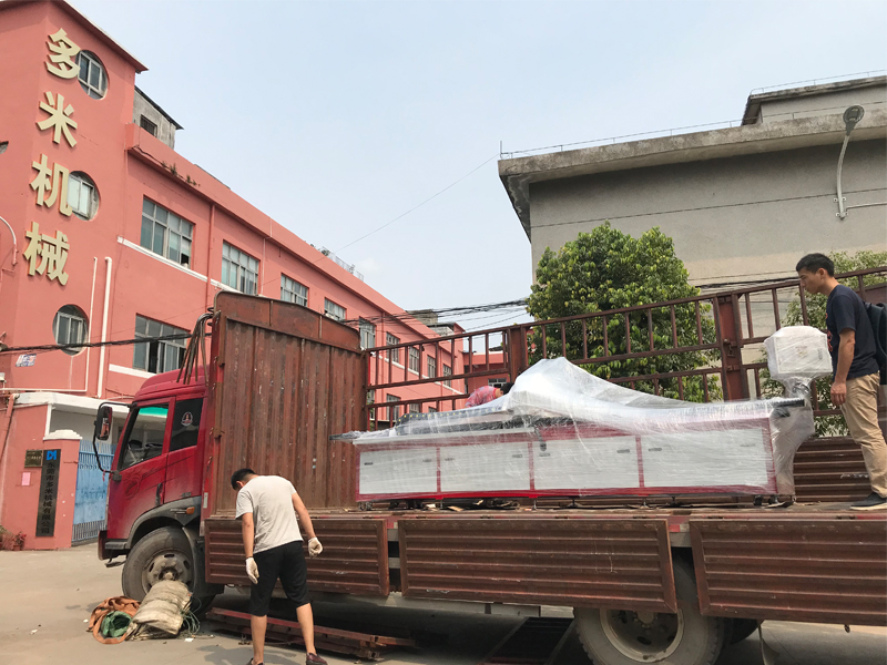 家具方管熱熔機(jī)床，專車發(fā)往山海